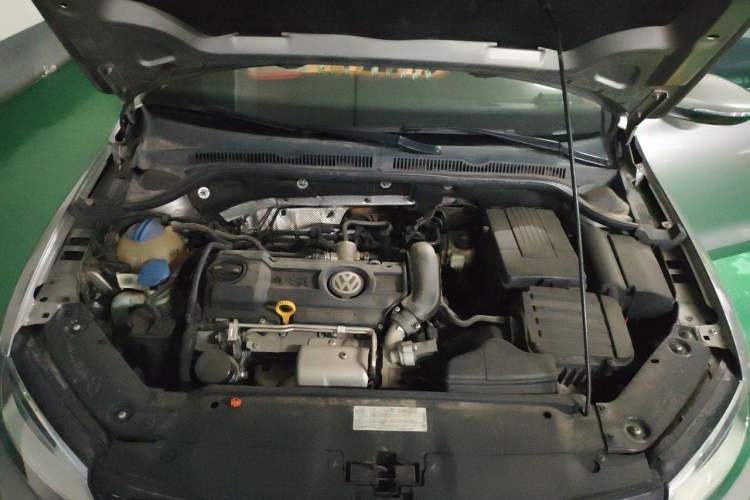 Used Volkswagen Sagitar 2014 Revised Version 1.4TSI Automatic Luxury Edition Engine Bay