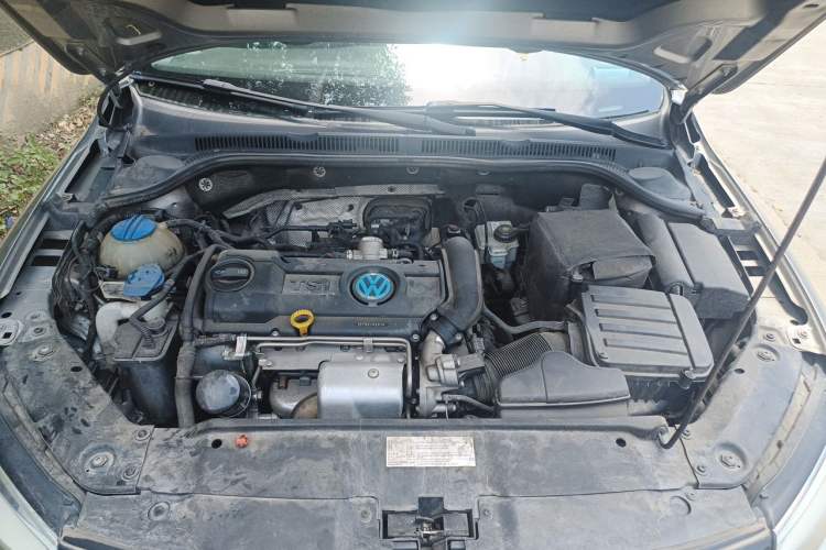 Used Volkswagen Sagitar 2014 1.4TSI Manual Luxury Model Engine Bay