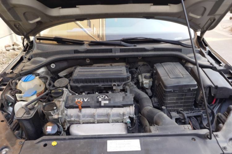 Used Volkswagen Sagitar 2014 1.6L Automatic Comfort Model Engine Bay