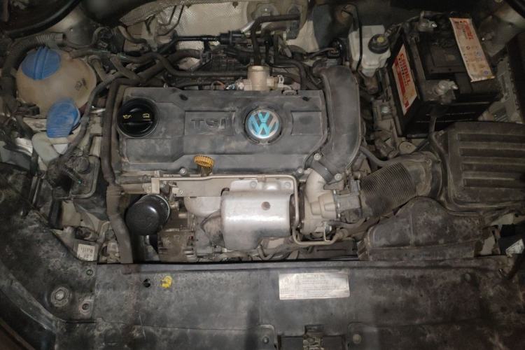 Used Volkswagen Sagitar 2014 Revised Version 1.4TSI Manual Luxury Edition Engine Bay