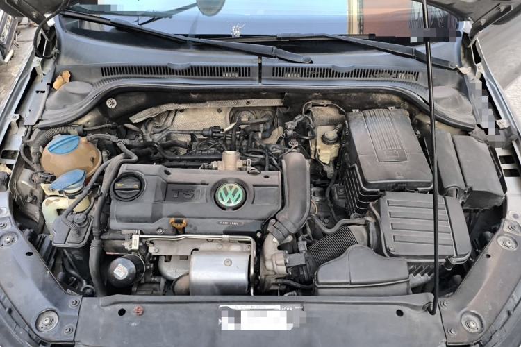 Used Volkswagen Sagitar 2014 Revised Version 1.4TSI Automatic Luxury Edition Engine Bay