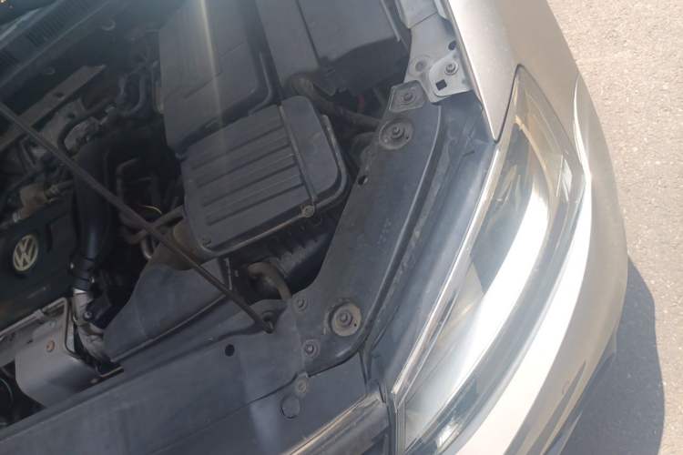 Used Volkswagen Sagitar 2014 1.4TSI Automatic Luxury Model Engine Bay Left