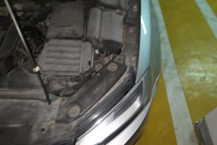 Used Volkswagen Sagitar 2014 1.4TSI Automatic Luxury Model Engine Bay Left
