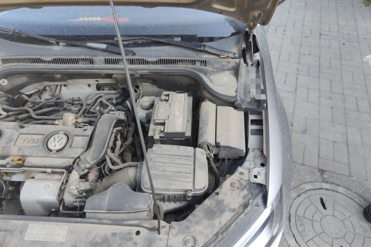 Used Volkswagen Sagitar 2014 1.4TSI Manual Luxury Model Engine Bay Left