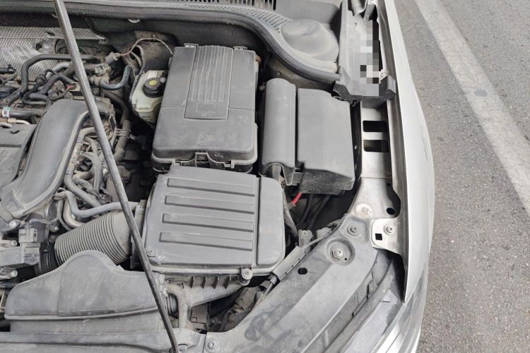 Used Volkswagen Sagitar 2014 Revised Version 1.4TSI Automatic Luxury Edition Engine Bay Left