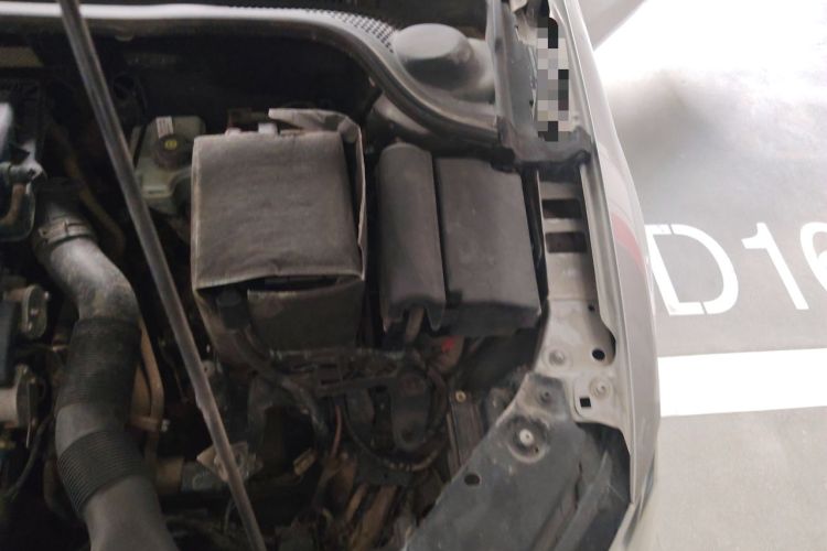 Used Volkswagen Sagitar 2014 1.6L Manual Comfort Model Engine Bay Left