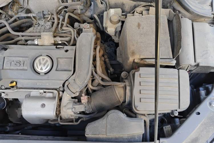Used Volkswagen Sagitar 2014 Revised Version 1.4TSI Manual Luxury Edition Engine Bay Left