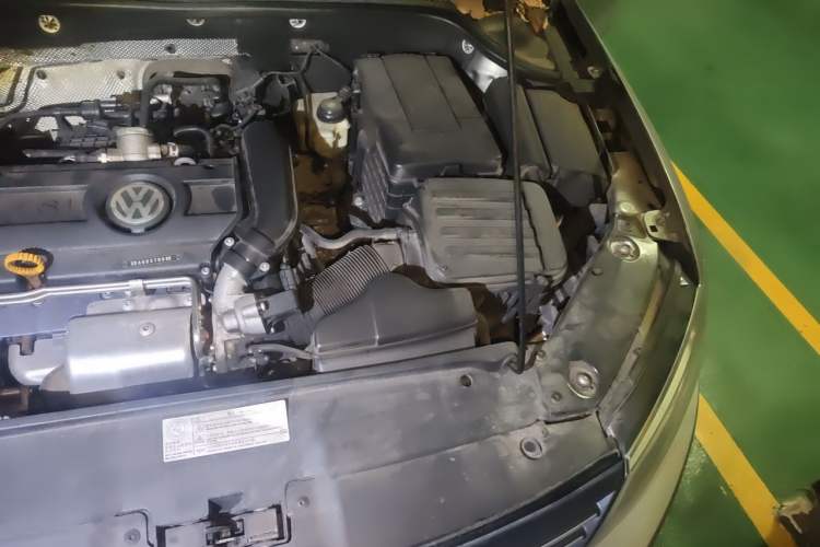 Used Volkswagen Sagitar 2014 Revised Version 1.4TSI Automatic Luxury Edition Engine Bay Left