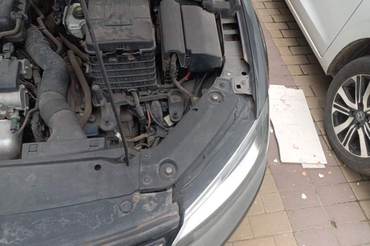 Used Volkswagen Sagitar 2014 1.6L Automatic Comfort Model Engine Bay Left