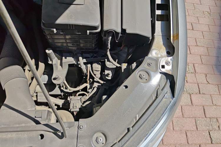 Used Volkswagen Sagitar 2014 1.6L Automatic Comfort Model Engine Bay Left