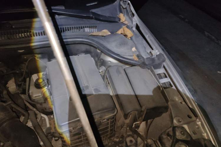 Used Volkswagen Sagitar 2014 1.6L Automatic Fashion Model Engine Bay Left