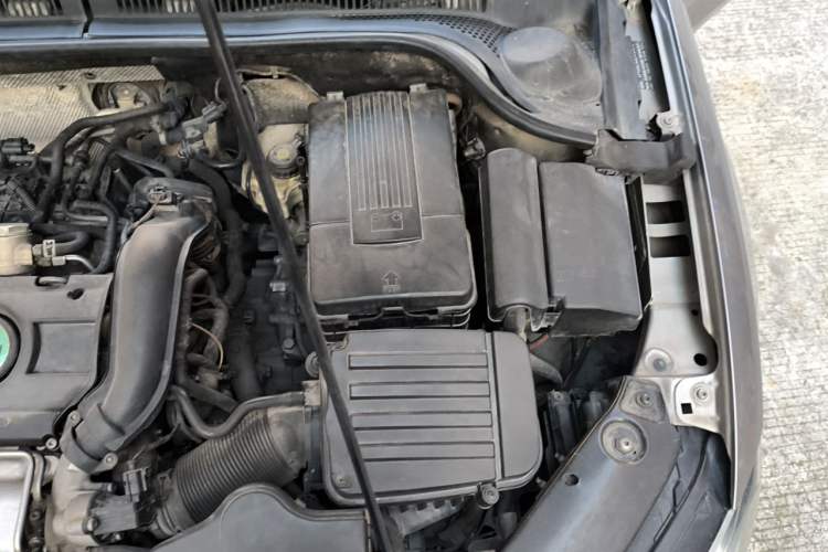 Used Volkswagen Sagitar 2014 Revised Version 1.4TSI Automatic Luxury Edition Engine Bay Left