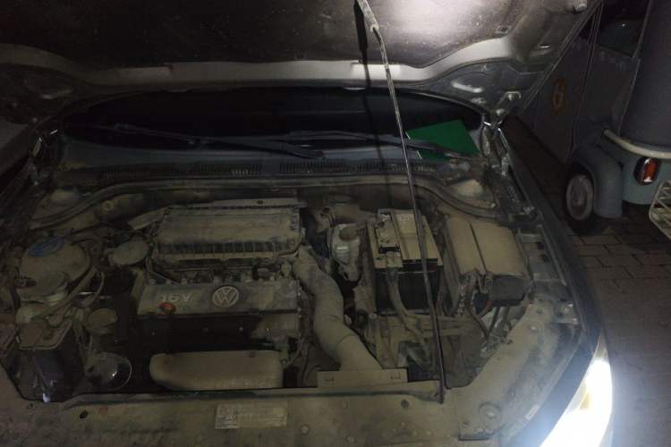 Used Volkswagen Sagitar 2014 1.6L Manual Comfort Model Engine Bay Left