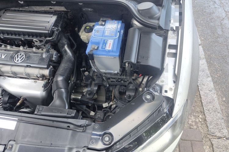 Used Volkswagen Sagitar 2014 1.6L Manual Comfort Model Engine Bay Left
