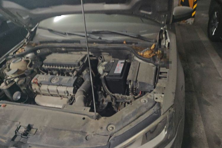Used Volkswagen Sagitar 2014 1.6L Manual Comfort Model Engine Bay Left