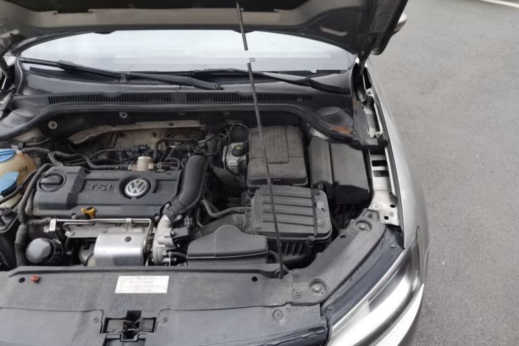 Used Volkswagen Sagitar 2014 1.4TSI Automatic Luxury Model Engine Bay Left