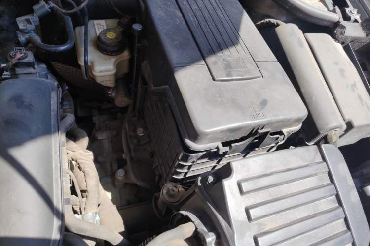 Used Volkswagen Sagitar 2014 1.4TSI Automatic Luxury Model Engine Bay Left