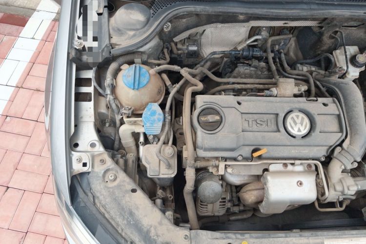 Used Volkswagen Sagitar 2014 Revised Version 1.4TSI Manual Luxury Edition Engine Bay Right