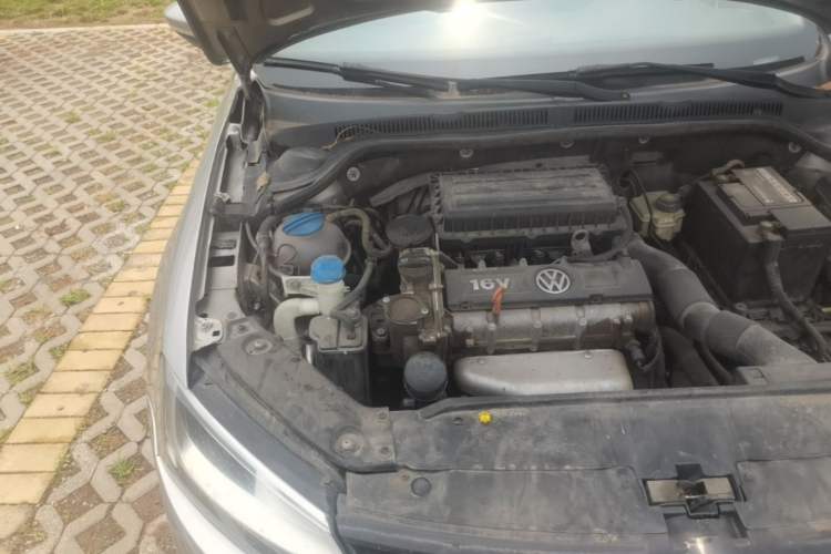 Used Volkswagen Sagitar 2014 Revised Version 1.6L Manual Comfort Edition Engine Bay Right