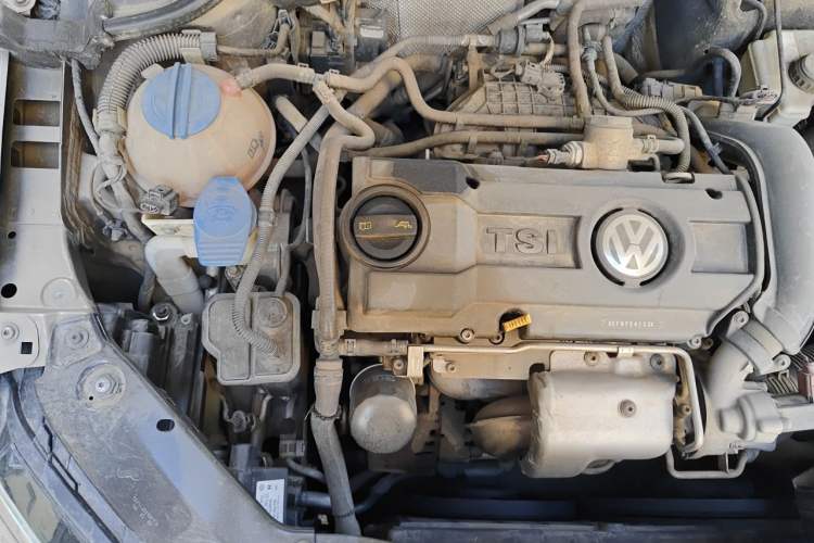 Used Volkswagen Sagitar 2014 Revised Version 1.4TSI Manual Luxury Edition Engine Bay Right