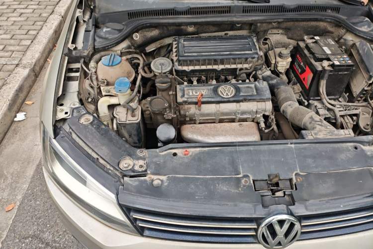 Used Volkswagen Sagitar 2014 Revised Version 1.6L Manual Comfort Edition Engine Bay Right