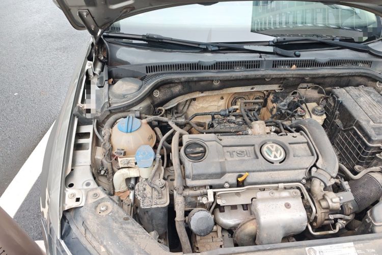 Used Volkswagen Sagitar 2014 Revised Version 1.4TSI Automatic Luxury Edition Engine Bay Right