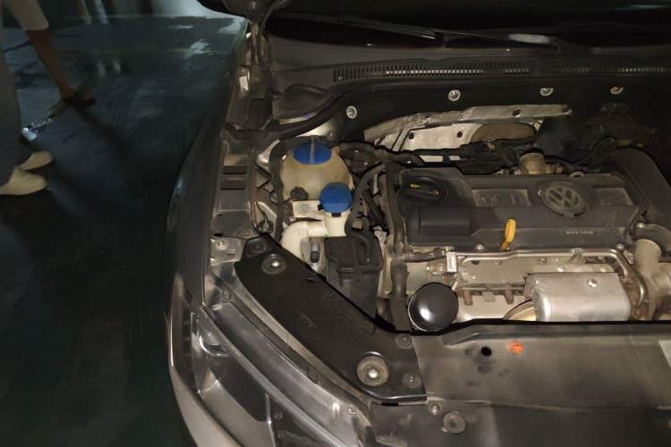 Used Volkswagen Sagitar 2014 Revised Version 1.4TSI Automatic Luxury Edition Engine Bay Right