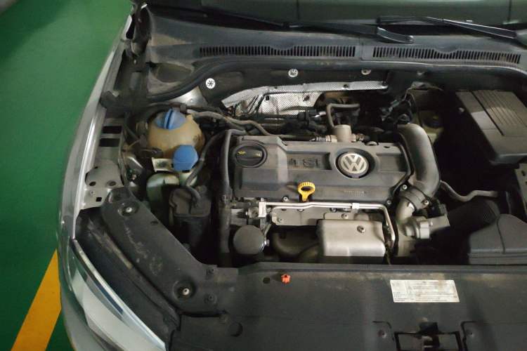 Used Volkswagen Sagitar 2014 Revised Version 1.4TSI Automatic Luxury Edition Engine Bay Right