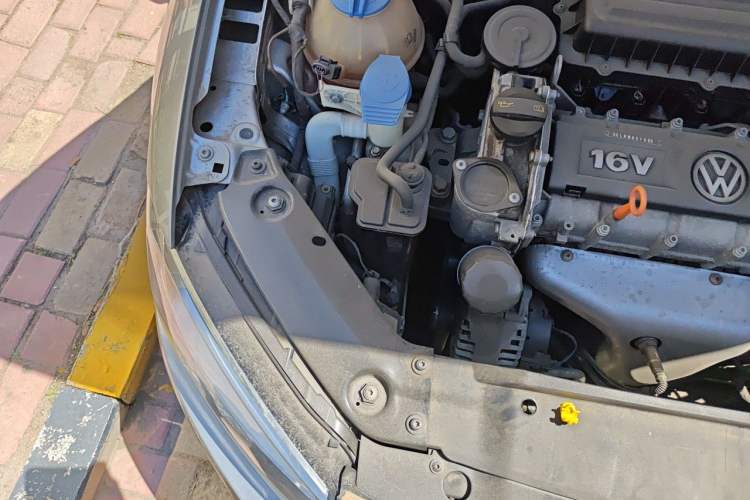 Used Volkswagen Sagitar 2014 1.6L Automatic Comfort Model Engine Bay Right