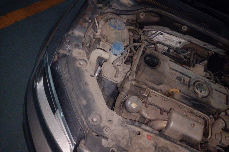 Used Volkswagen Sagitar 2014 1.4TSI Manual Luxury Model Engine Bay Right