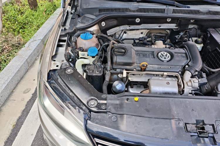 Used Volkswagen Sagitar 2014 Revised Version 1.4TSI Automatic Luxury Edition Engine Bay Right