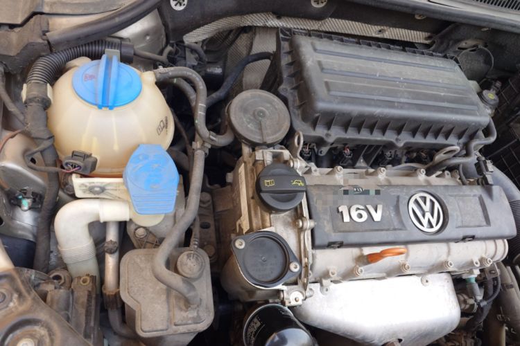 Used Volkswagen Sagitar 2014 1.6L Automatic Comfort Model Engine Bay Right