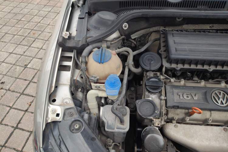 Used Volkswagen Sagitar 2014 1.6L Manual Comfort Model Engine Bay Right