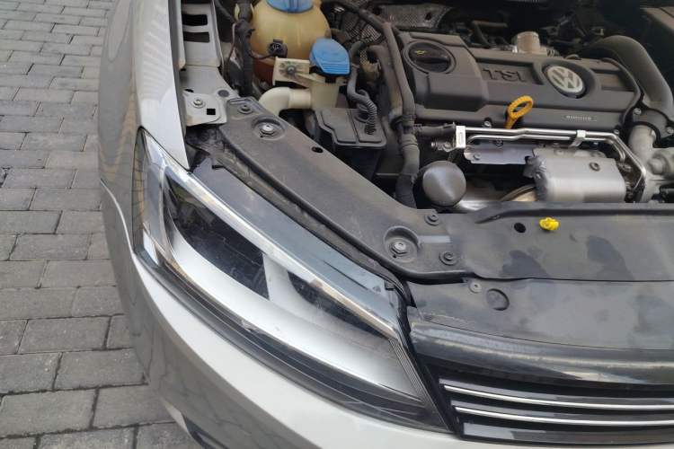 Used Volkswagen Sagitar 2014 Revised Version 1.4TSI Automatic Luxury Edition Engine Bay Right