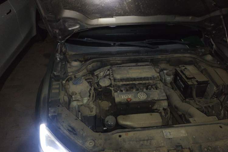 Used Volkswagen Sagitar 2014 1.6L Manual Comfort Model Engine Bay Right