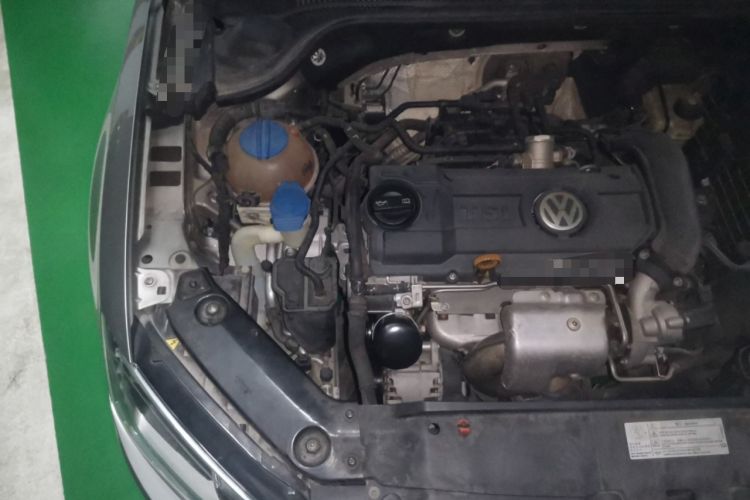 Used Volkswagen Sagitar 2014 1.4TSI Manual Luxury Model Engine Bay Right