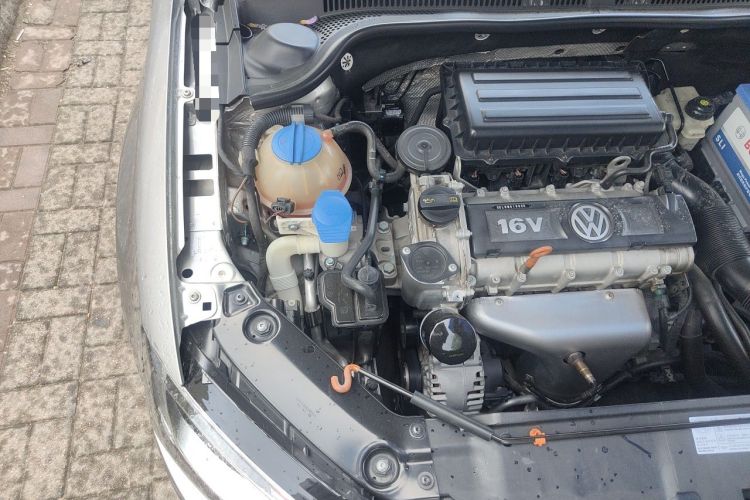 Used Volkswagen Sagitar 2014 1.6L Manual Comfort Model Engine Bay Right