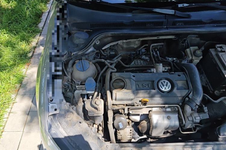 Used Volkswagen Sagitar 2014 1.4TSI Manual Luxury Model Engine Bay Right