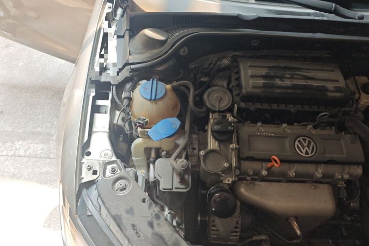 Used Volkswagen Sagitar 2014 Revised Version 1.6L Manual Comfort Edition Engine Bay Right