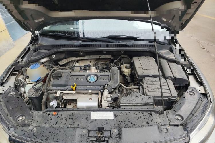 Used Volkswagen Sagitar 2014 1.4TSI Automatic Luxury Model Engine Bay