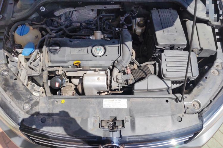 Used Volkswagen Sagitar 2014 1.4TSI Automatic Luxury Model Engine Bay