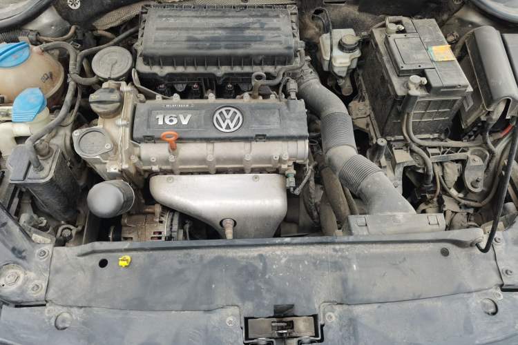 Used Volkswagen Sagitar 2014 Revised Version 1.6L Manual Comfort Edition Engine Bay