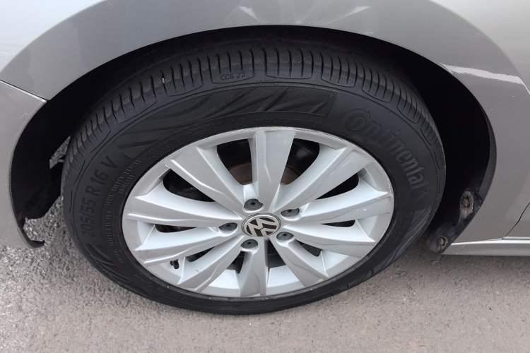 Used Volkswagen Sagitar 2014 1.6L Manual Comfort Model Exterior 5