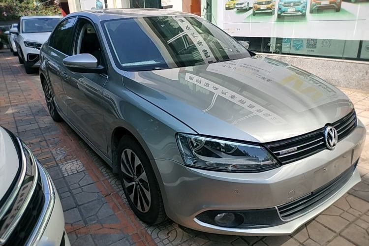 Used Volkswagen Sagitar 2014 1.4TSI BlueMotion Edition Front Right 45 Deg