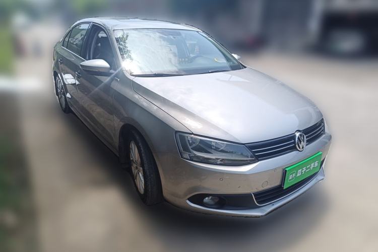 Used Volkswagen Sagitar 2014 1.4TSI Manual Luxury Model Front Right 45 Deg