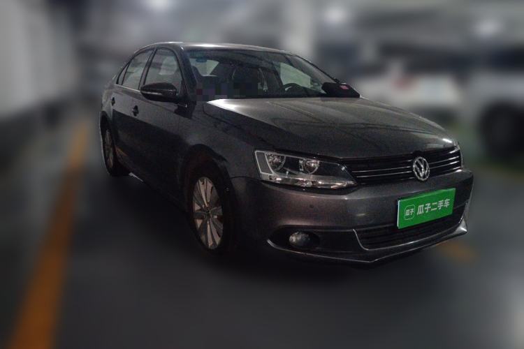 Used Volkswagen Sagitar 2014 1.4TSI Manual Luxury Model Front Right 45 Deg