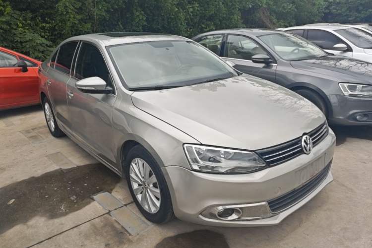 Used Volkswagen Sagitar 2014 Revised Version 1.6L Automatic Comfort Edition Front Right 45 Deg
