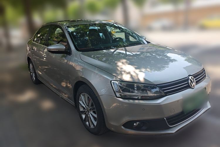 Used Volkswagen Sagitar 2014 Revised Version 1.4TSI Manual Luxury Edition Front Right 45 Deg
