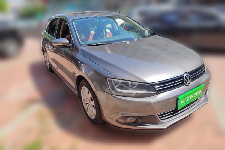 Used Volkswagen Sagitar 2014 1.4TSI Automatic Luxury Model Front Right 45 Deg