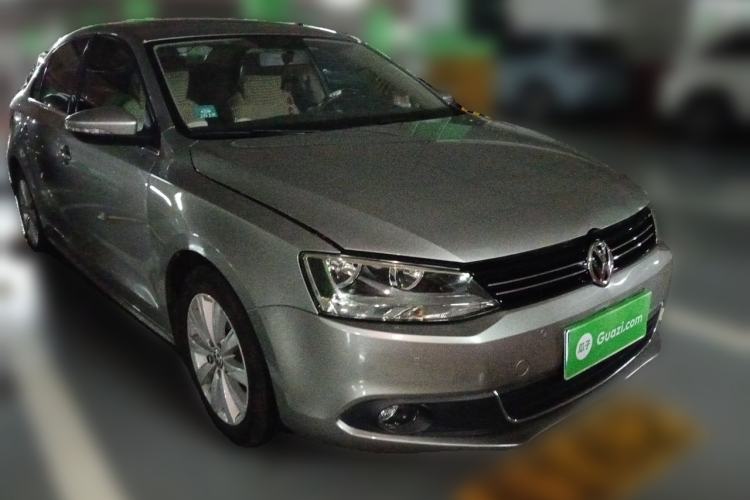 Used Volkswagen Sagitar 2014 1.4TSI Automatic Luxury Model Front Right 45 Deg